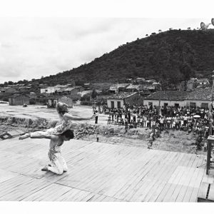 Marika Gidali, dançando sobre o Rio São Francisco, em 1974. Foto: arquivo pessoal